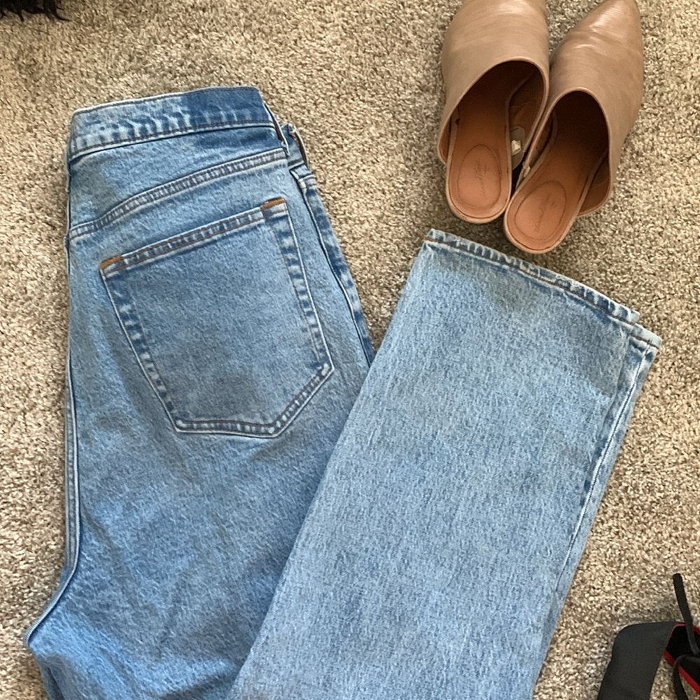 Abercrombie Ultra High Rise Curve Love  90s Straight 👖